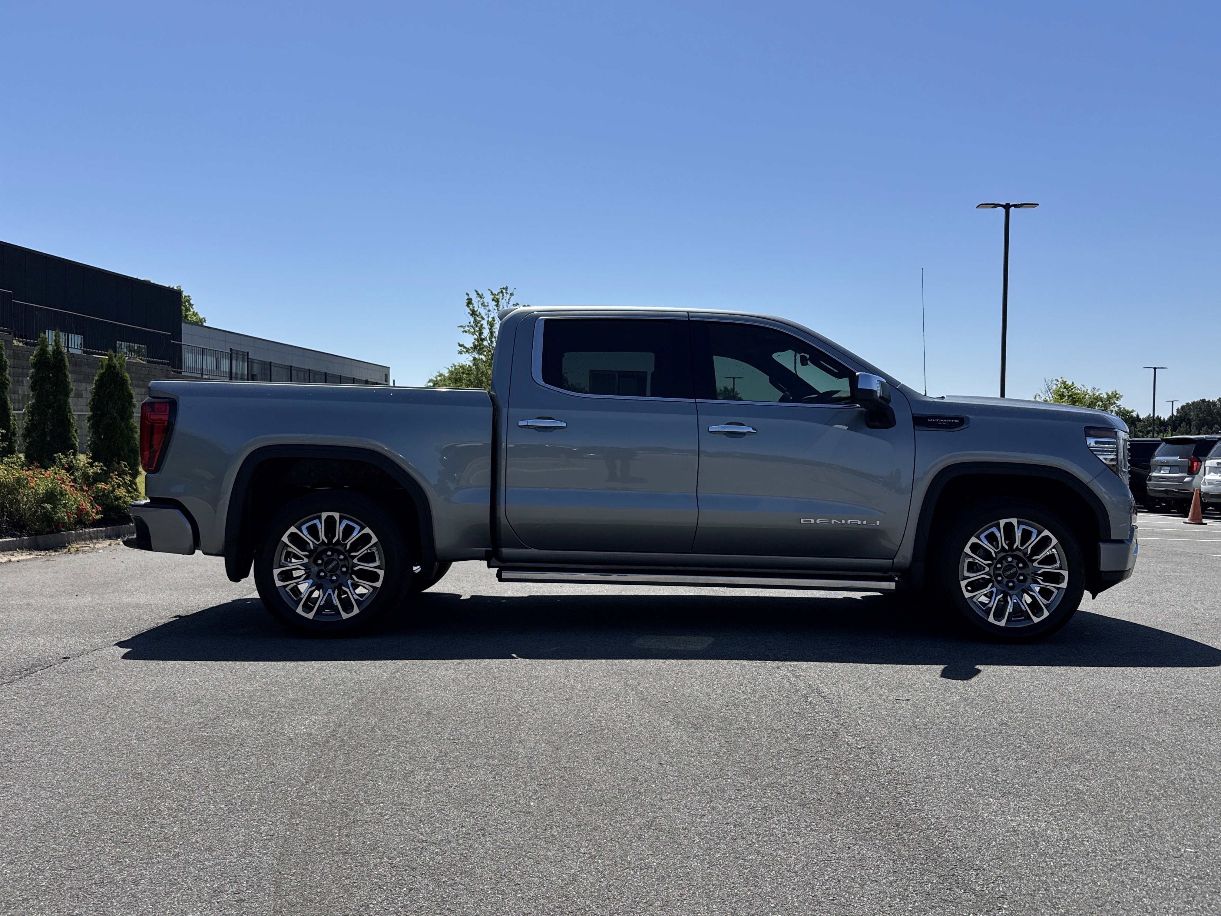 Used 2025 GMC Sierra 1500 Denali Ultimate AWD/4WD image 11