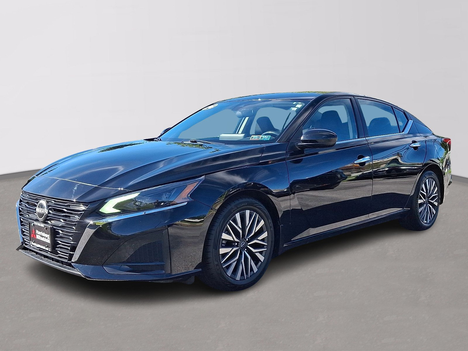 Used 2024 Nissan Altima 2.5 SV w/ SV Premium Package FWD image 3