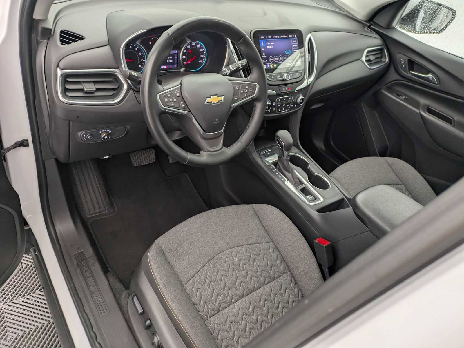 Used 2024 Chevrolet Equinox LT AWD/4WD image 2