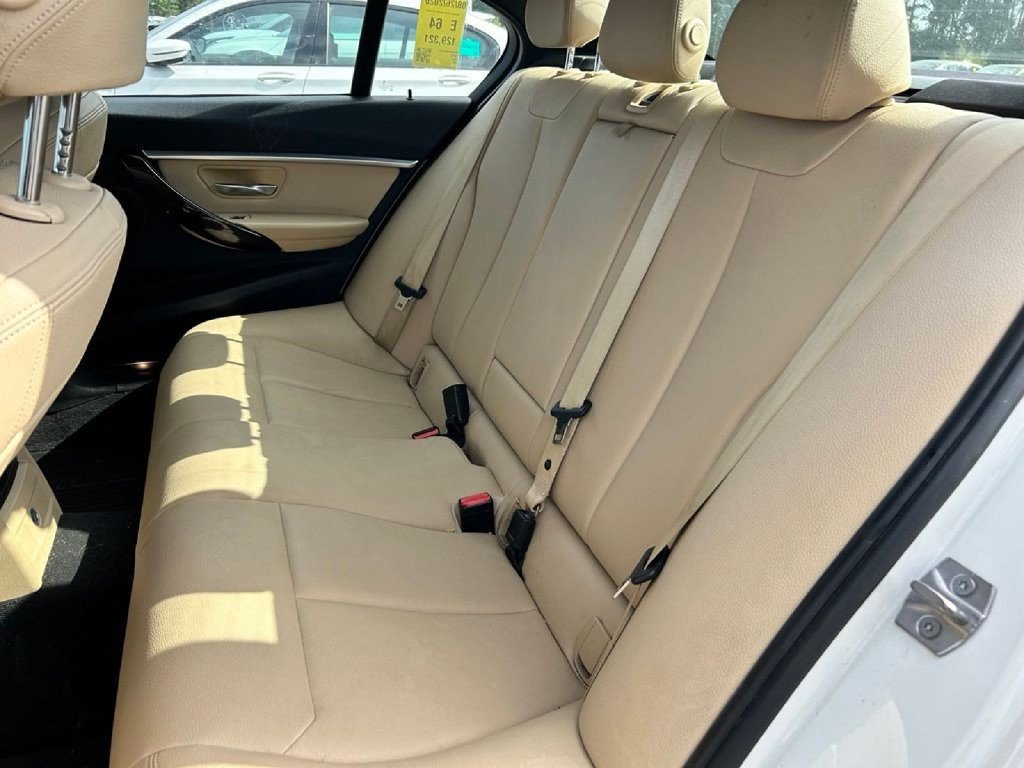 Used 2017 BMW 330i xDrive Sedan AWD/4WD image 9