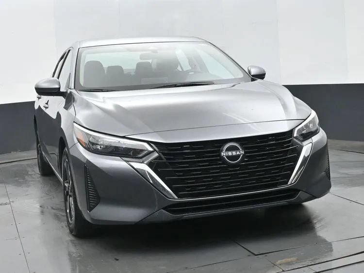Used 2025 Nissan Sentra SV FWD image 3