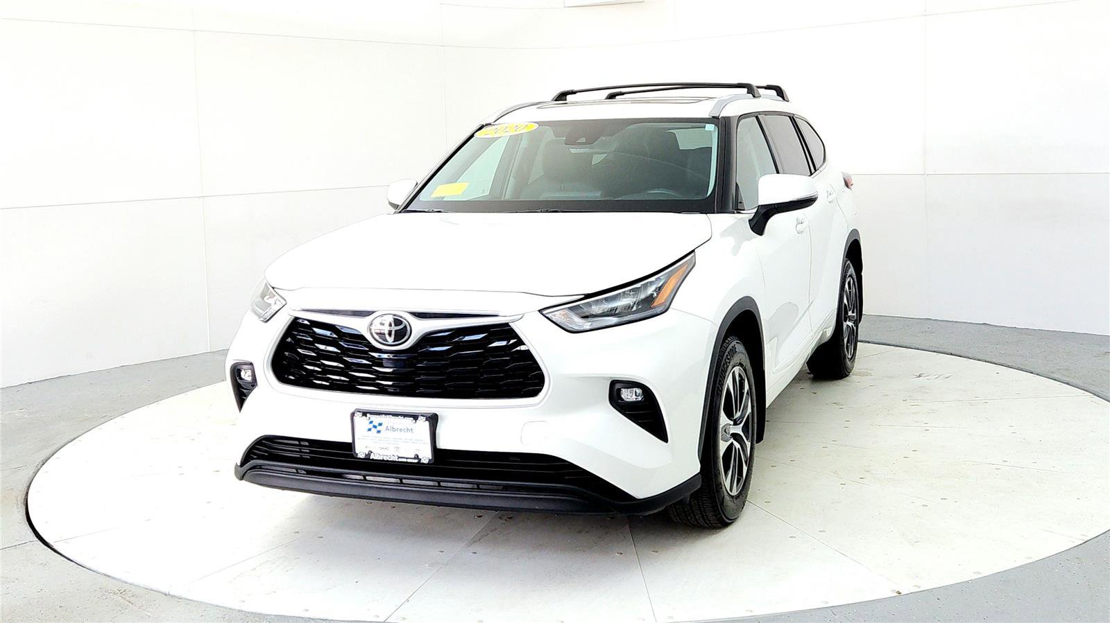 Certified 2020 Toyota Highlander XLE image 2