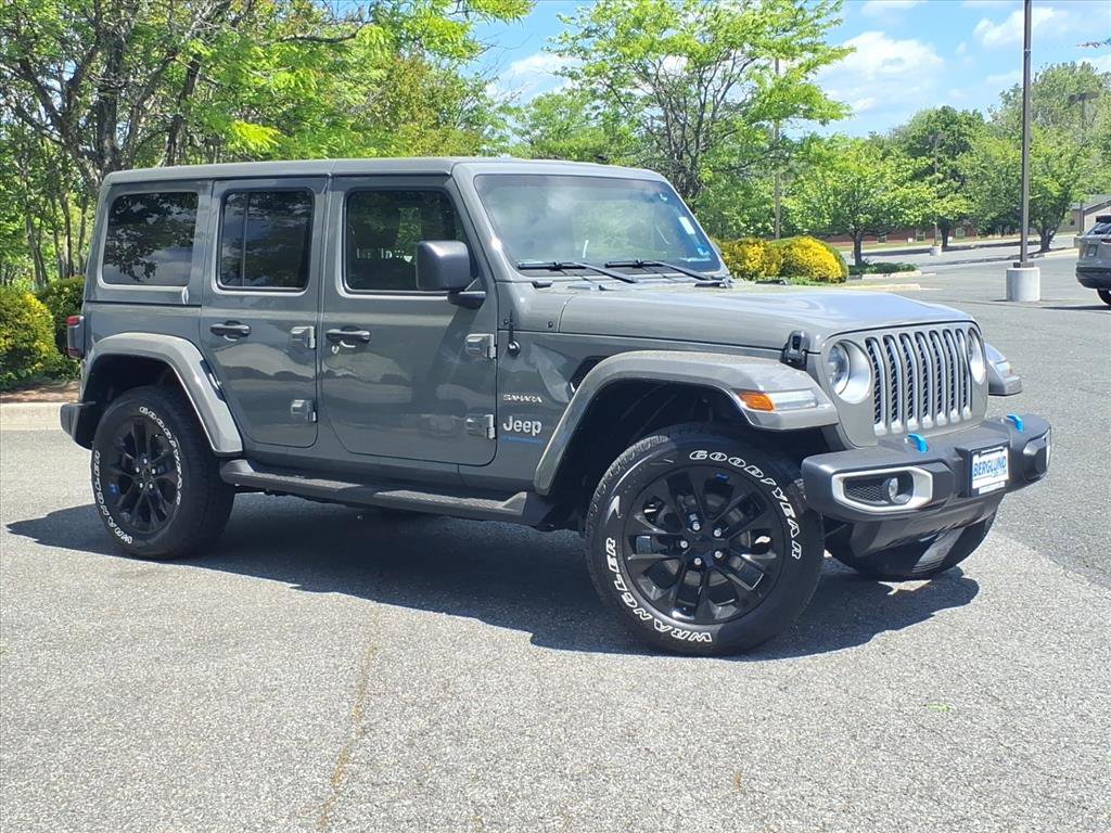Used 2023 Jeep Wrangler Sahara w/ Cold Weather Group AWD/4WD image 2