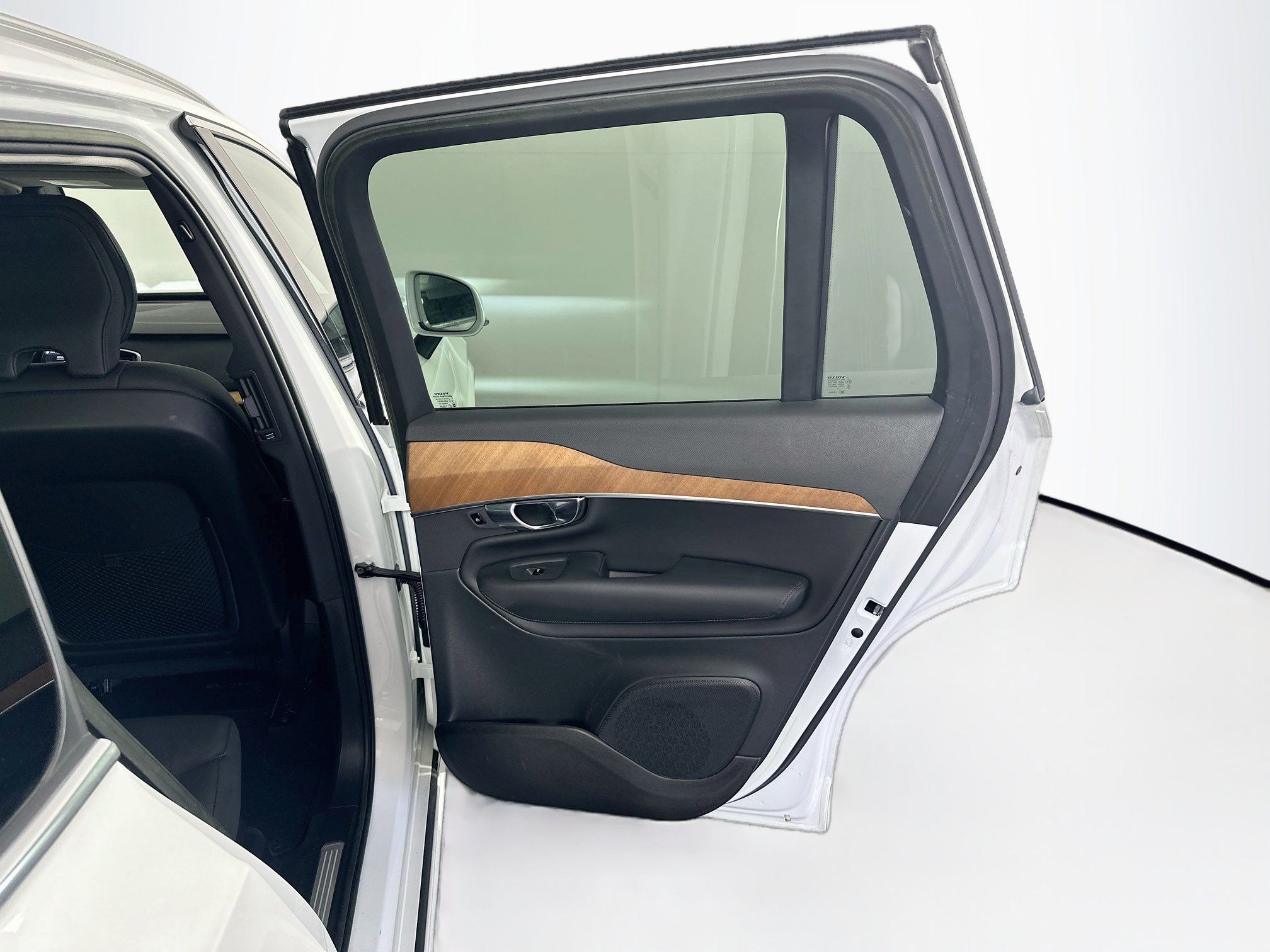 Used 2023 Volvo XC90 B6 Plus w/ Protection Package Premier AWD/4WD image 34