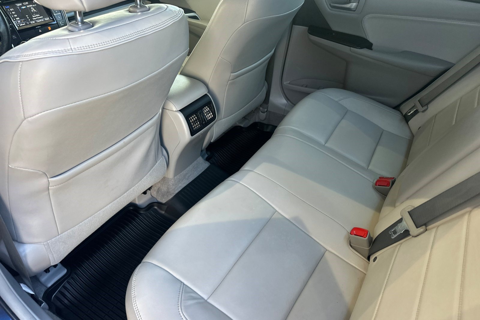 Used 2017 Toyota Camry XLE w/ Moonroof Package FWD image 15