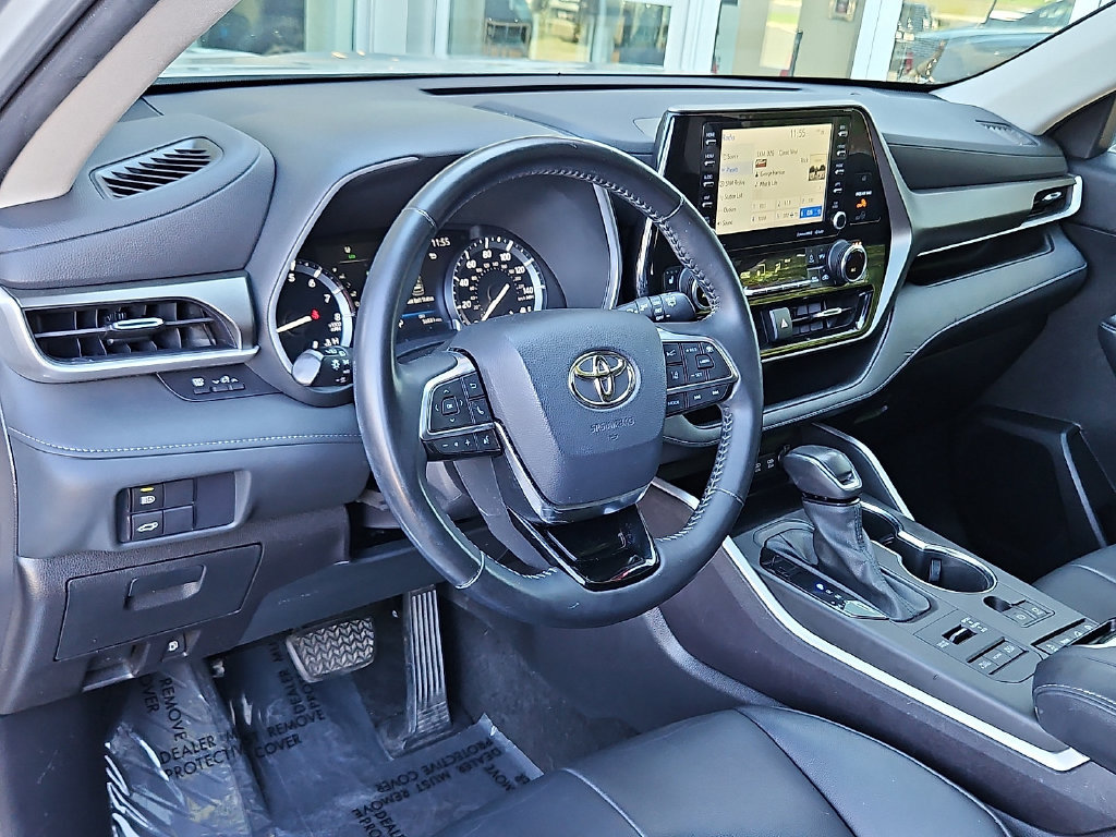 Certified 2021 Toyota Highlander XLE AWD/4WD image 27