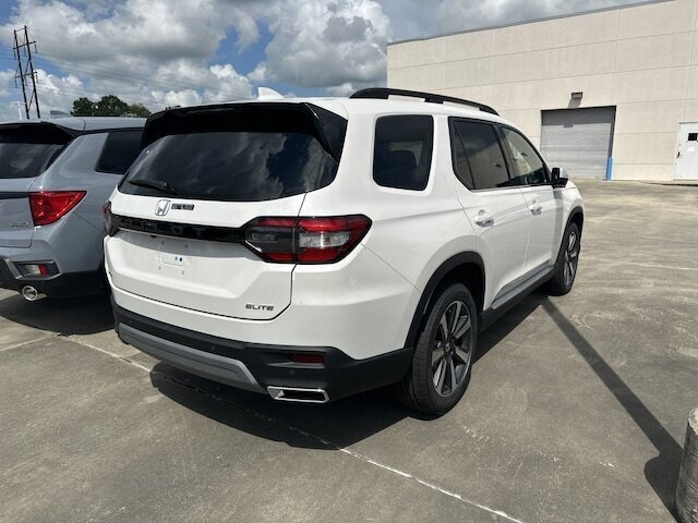 Used 2023 Honda Pilot Elite image 2