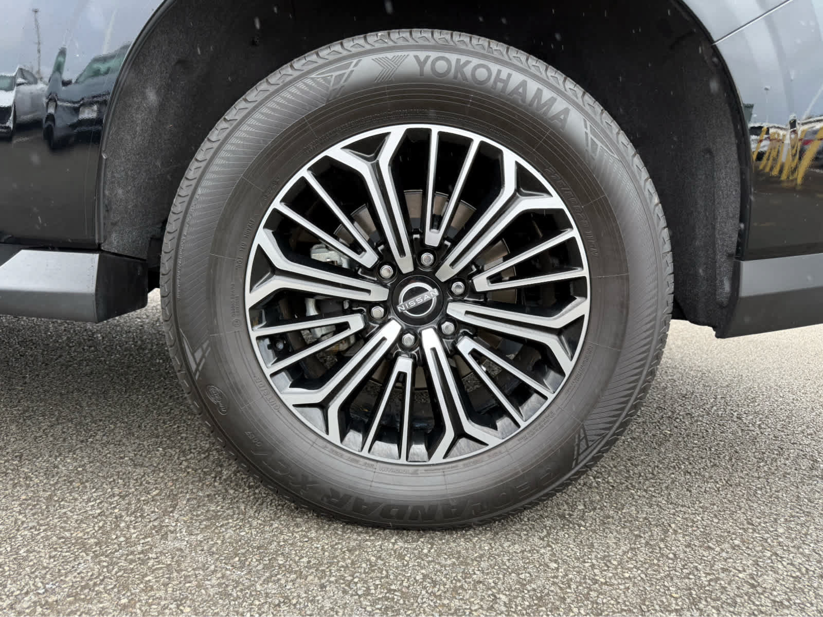 Certified 2025 Nissan Armada Platinum RWD image 5