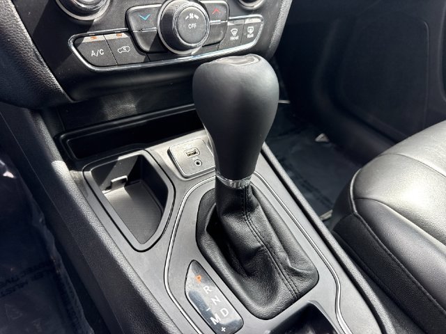 Used 2019 Jeep Cherokee Latitude Plus FWD image 20