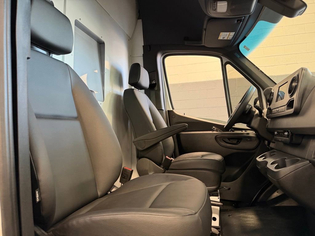 Used 2024 Mercedes-Benz Sprinter 2500 image 26