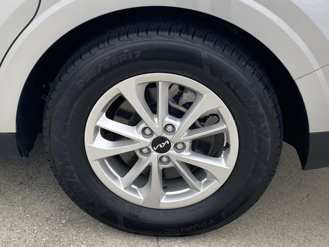 Used 2023 Kia Carnival LX image 32