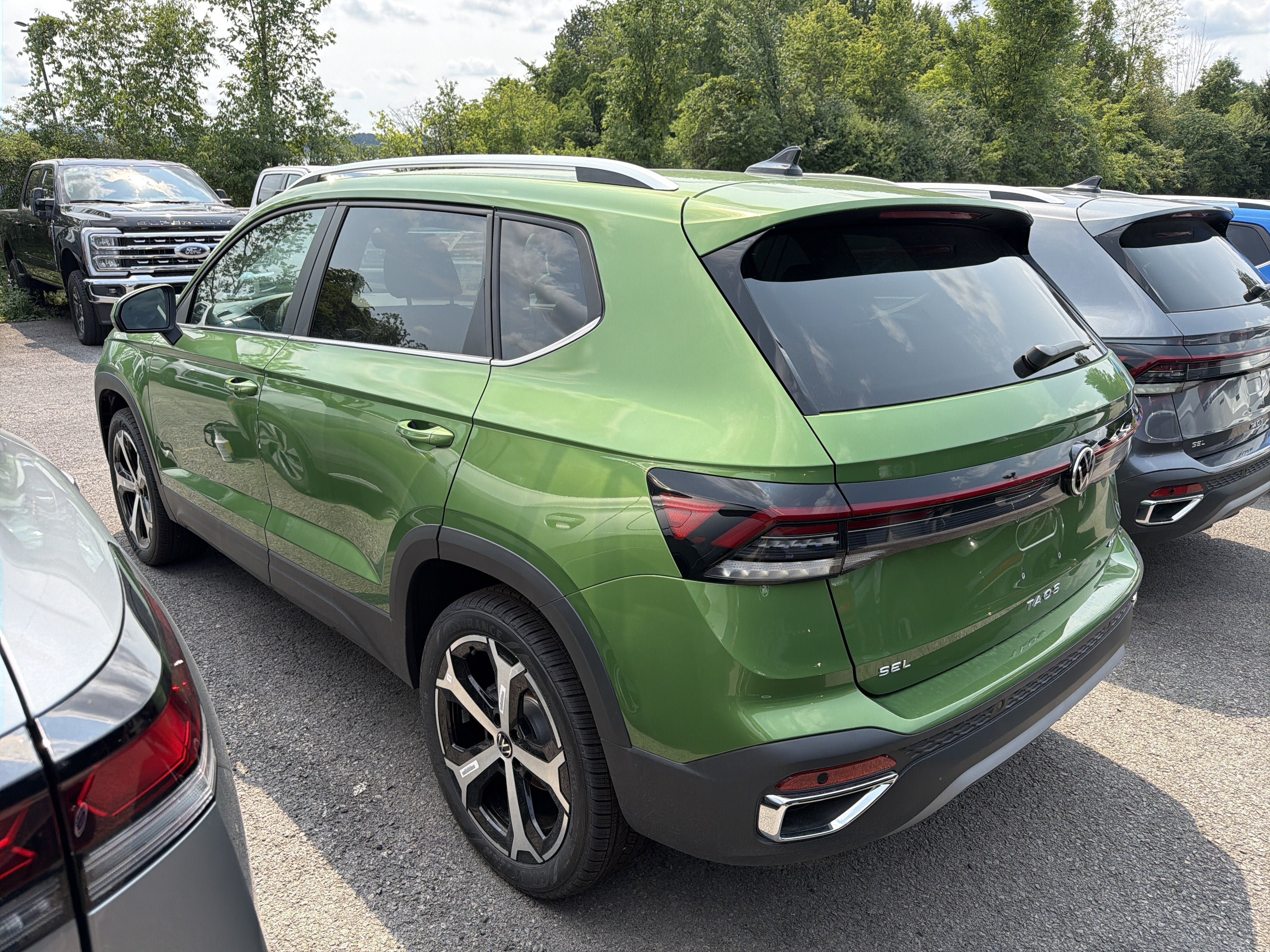 New 2026 Volkswagen Taos SEL AWD/4WD image 5