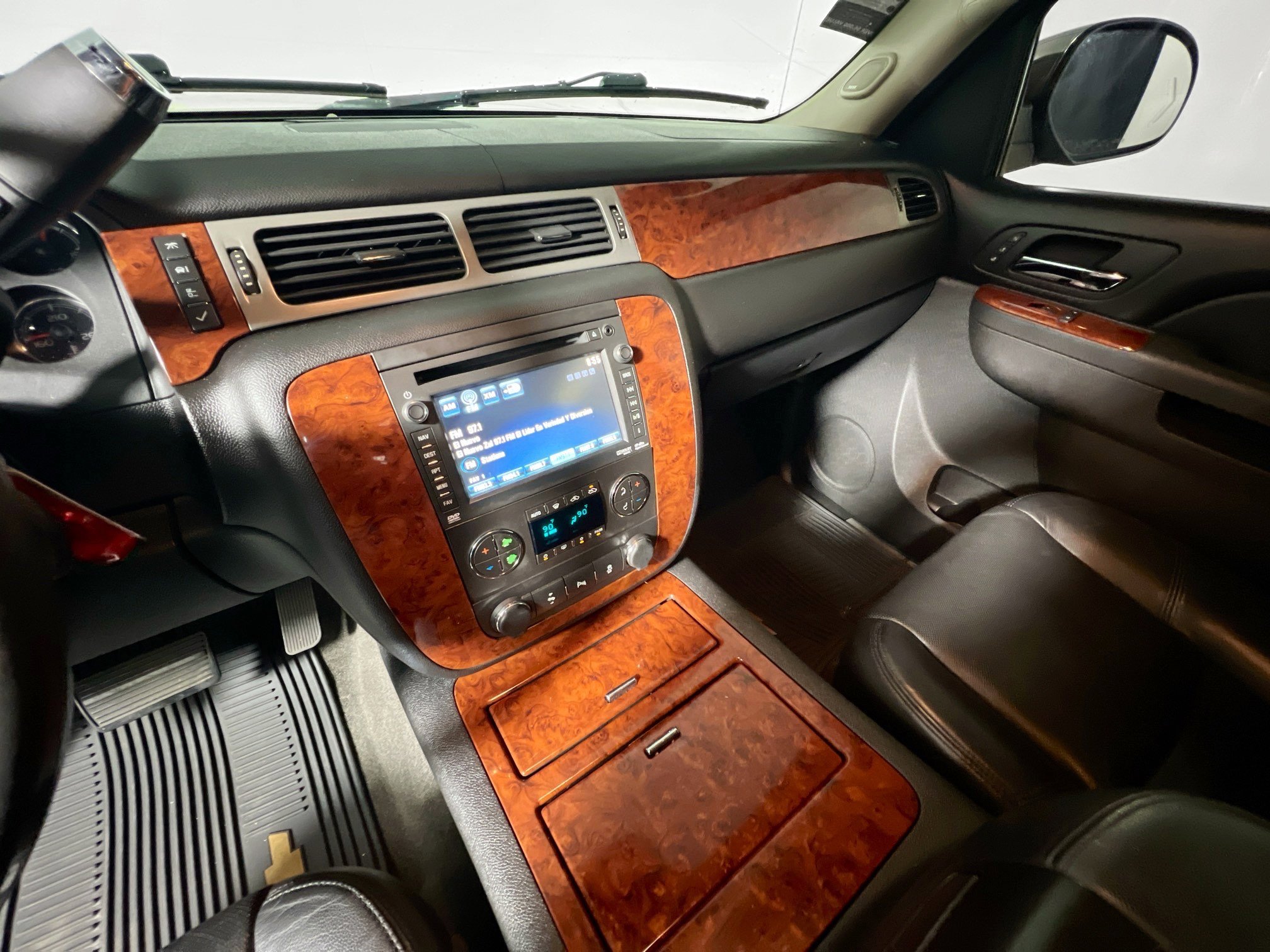 Used 2012 Chevrolet Avalanche LTZ image 24