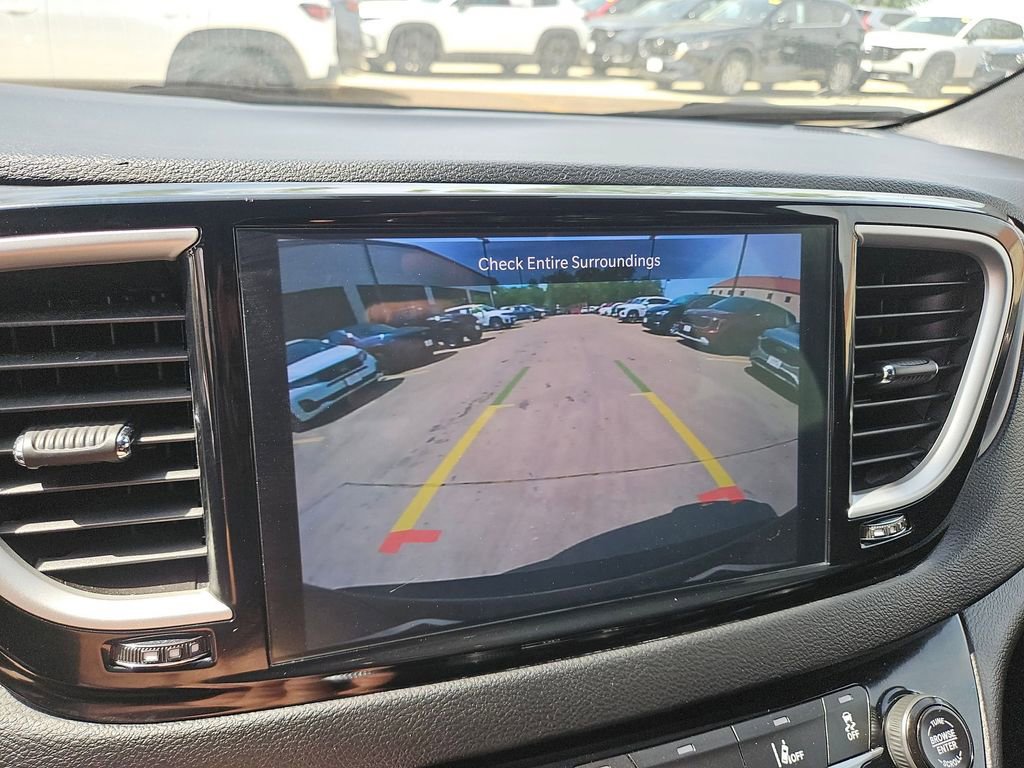Used 2025 Chrysler Pacifica Select image 22