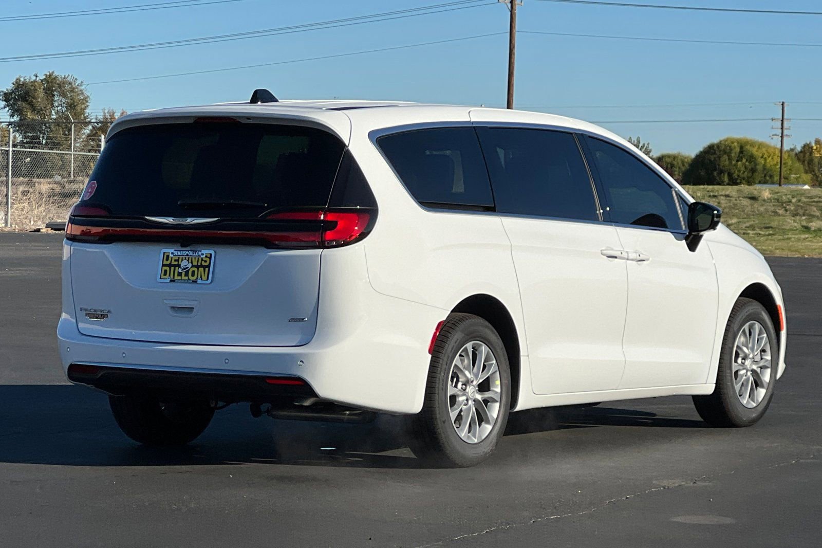 New 2026 Chrysler Pacifica Select AWD/4WD image 3