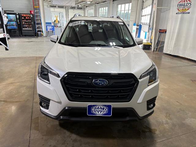 Used 2024 Subaru Forester Premium image 3