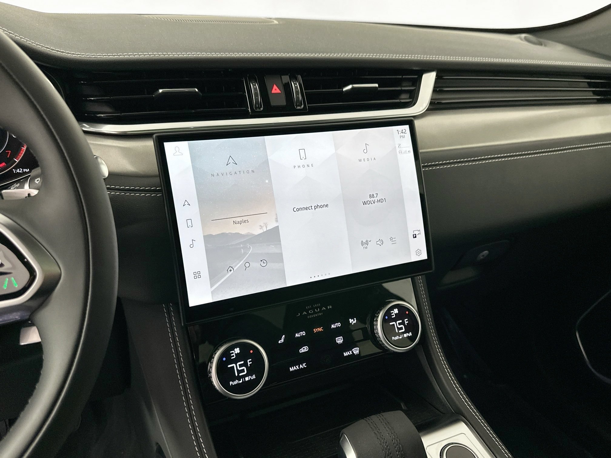 Certified 2026 Jaguar F-PACE R-Dynamic S AWD/4WD image 12