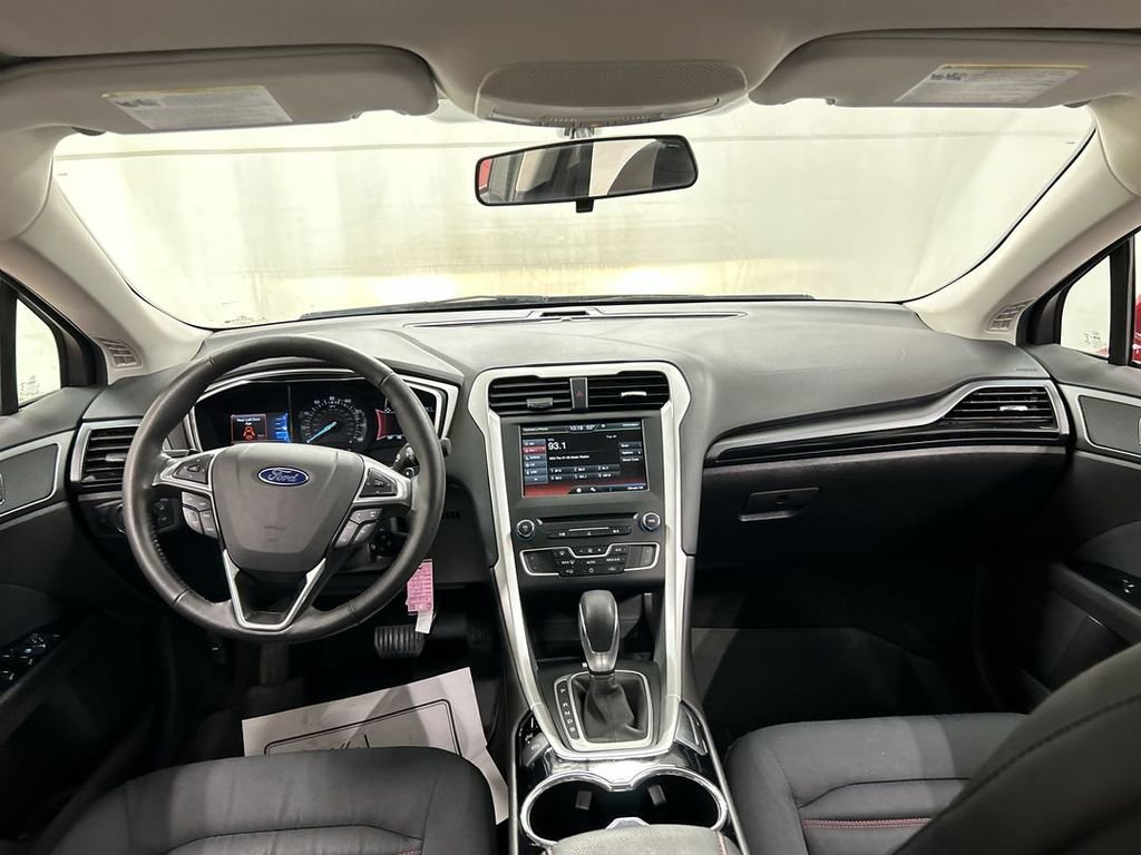 Used 2016 Ford Fusion SE image 18