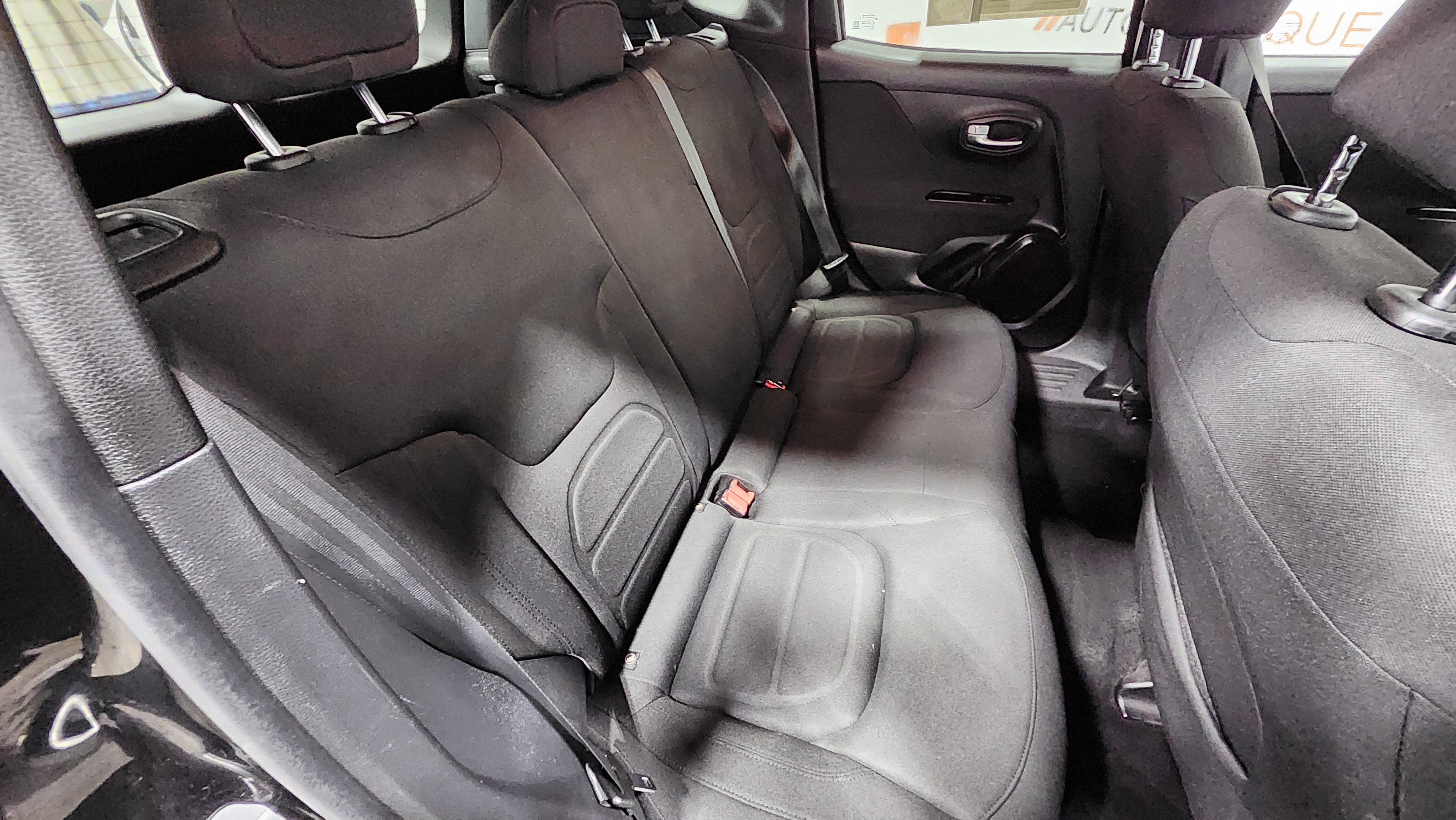 Used 2019 Jeep Renegade Latitude w/ Cold Weather Group image 19