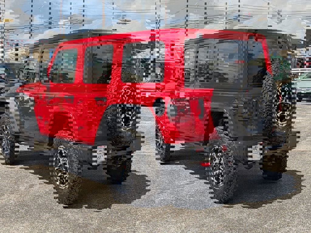 Used 2025 Jeep Wrangler Unlimited Rubicon image 3