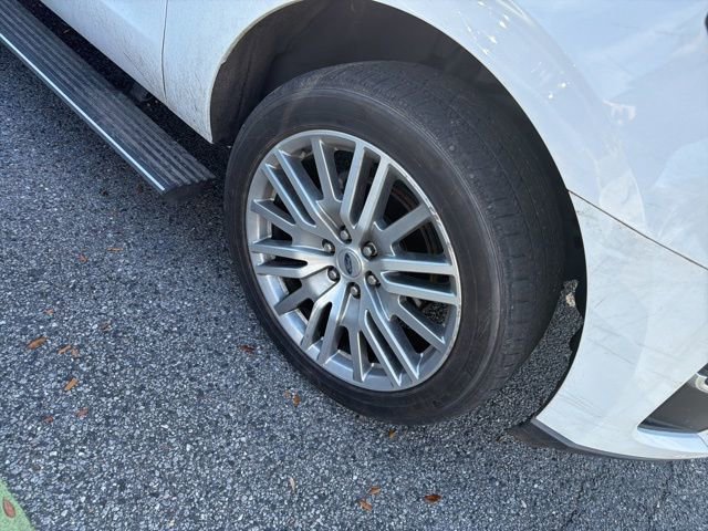 Used 2024 Ford Expedition Limited image 16