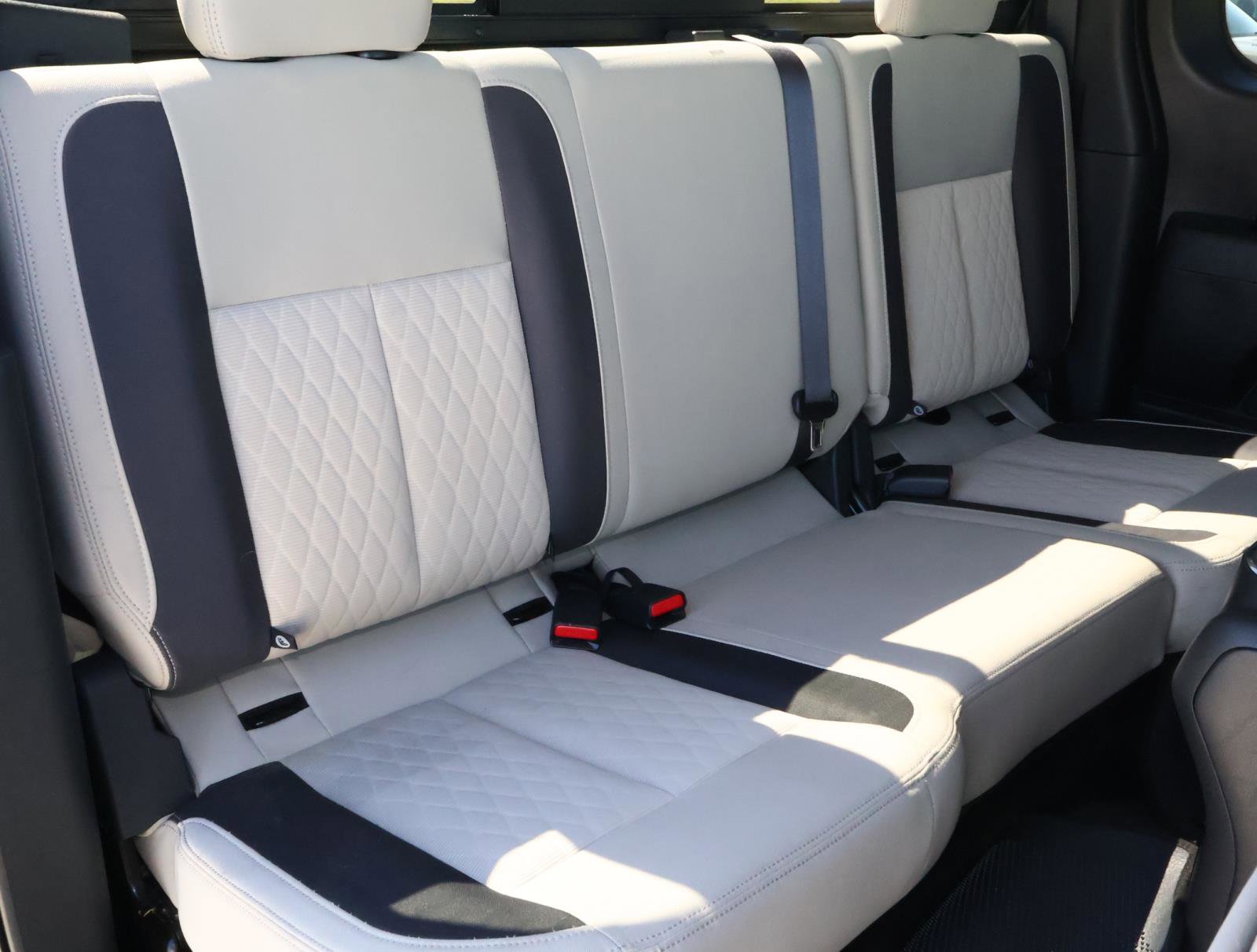 Used 2020 Nissan Titan SV w/ SV Convenience Package image 18