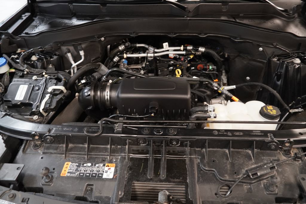 Used 2023 Ford Explorer XLT AWD/4WD image 40