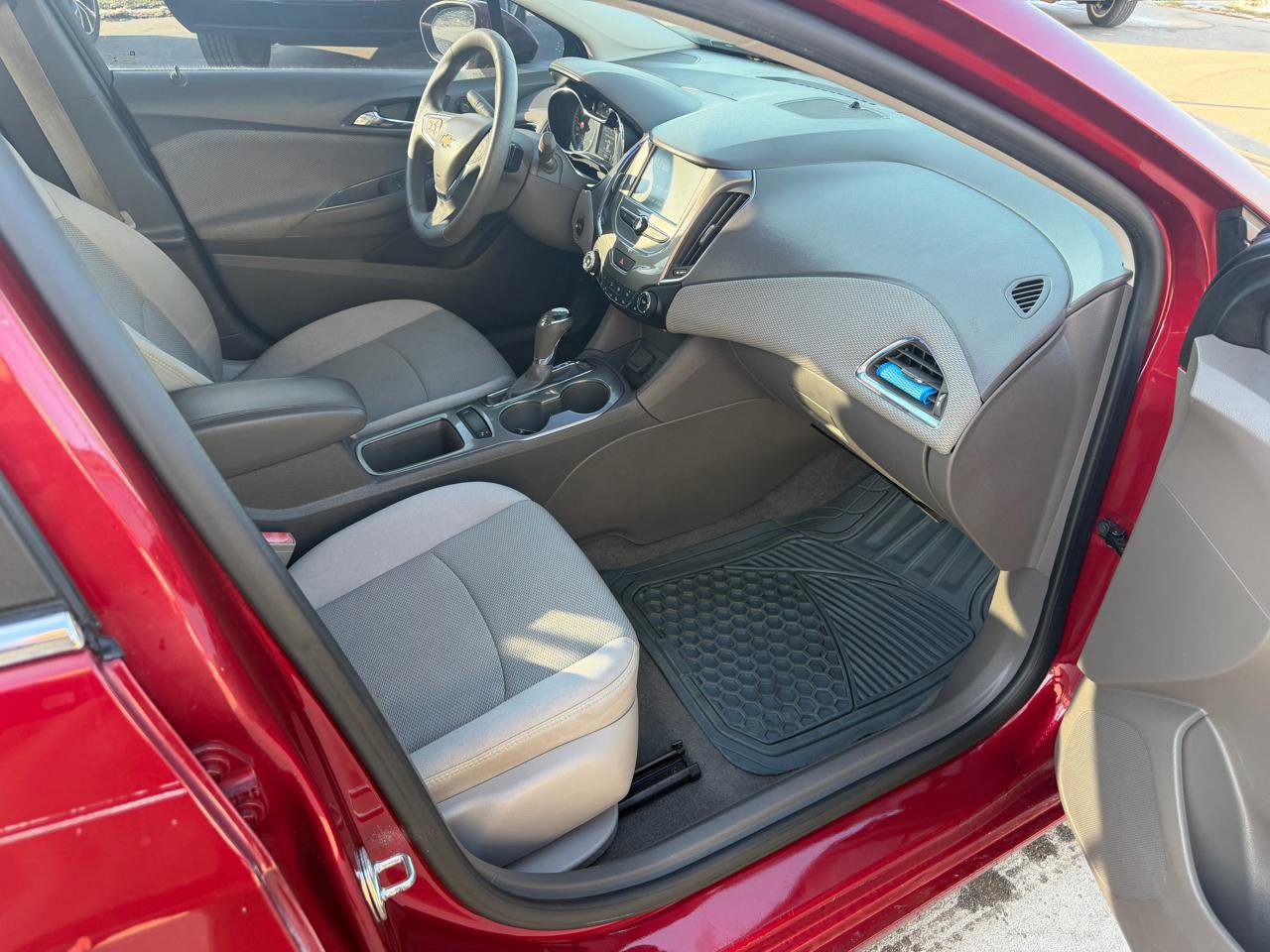 Used 2017 Chevrolet Cruze LT w/ Convenience Package image 19