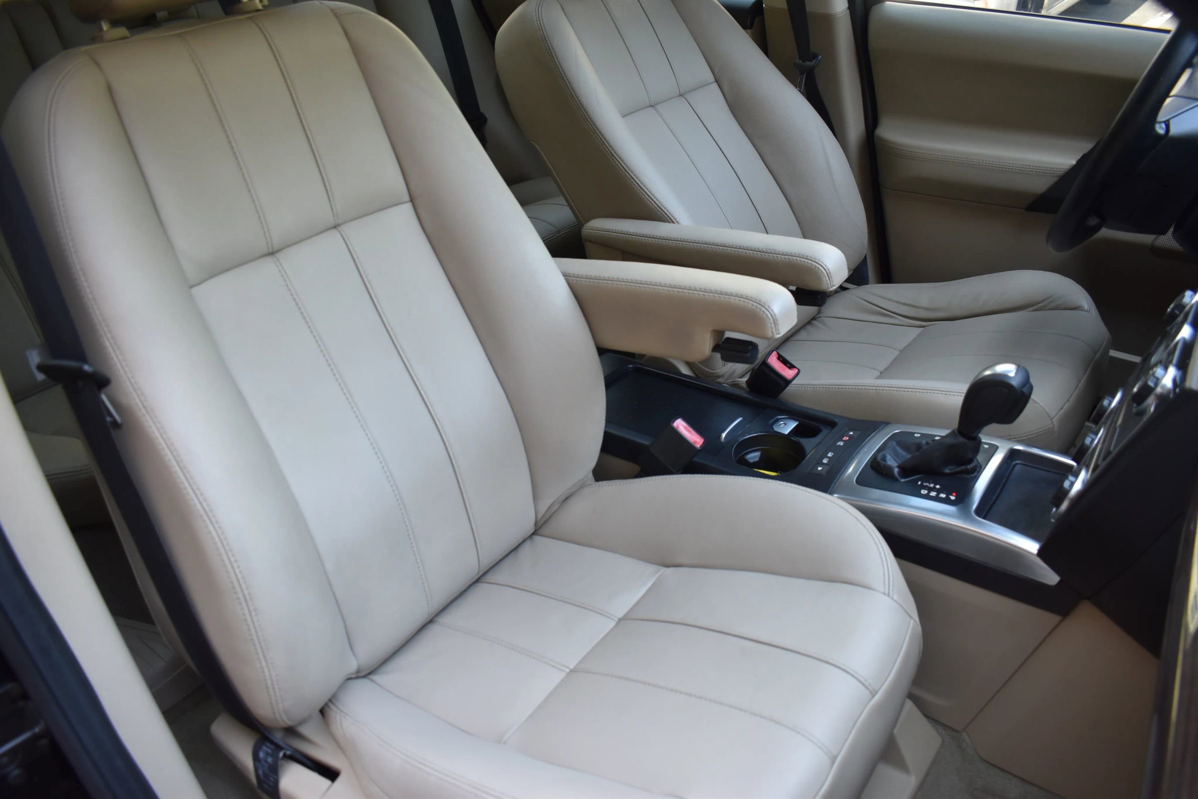 Used 2013 Land Rover LR2 HSE image 22