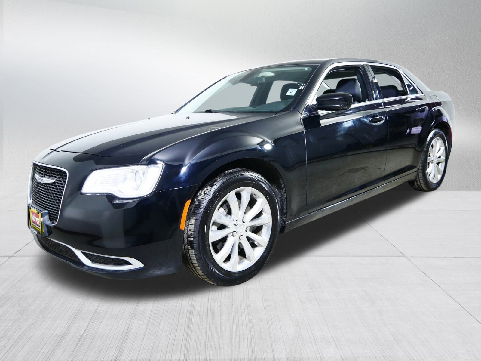 Used 2022 Chrysler 300 Touring image 3