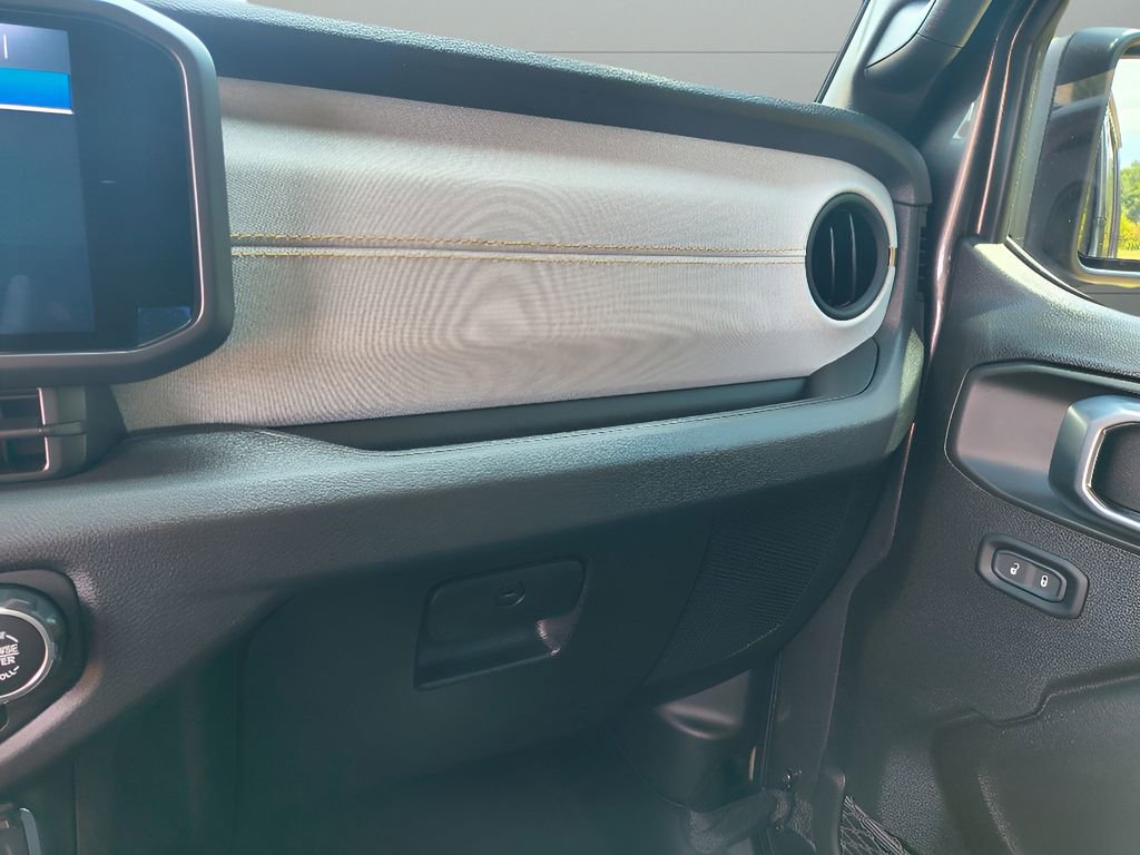 Used 2024 Jeep Gladiator Sport image 22