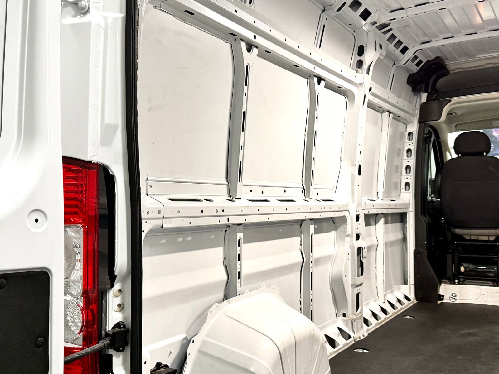Used 2025 RAM ProMaster 2500 w/ Convenience Group FWD image 16