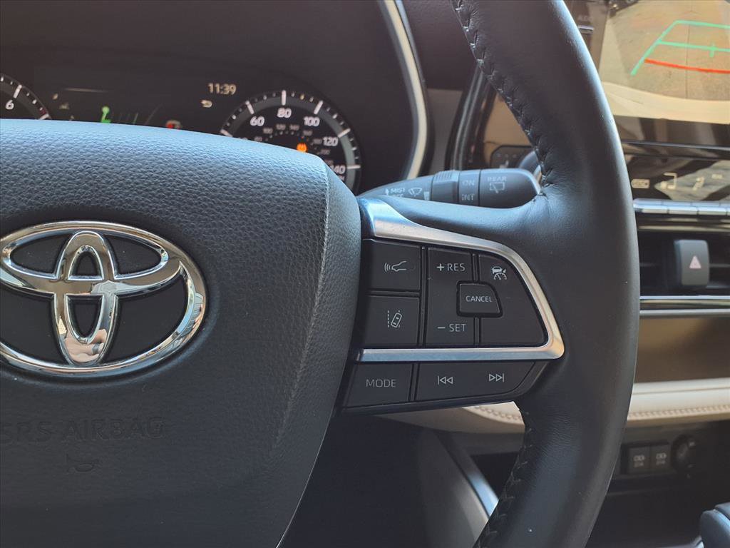 Used 2020 Toyota Highlander XLE image 32