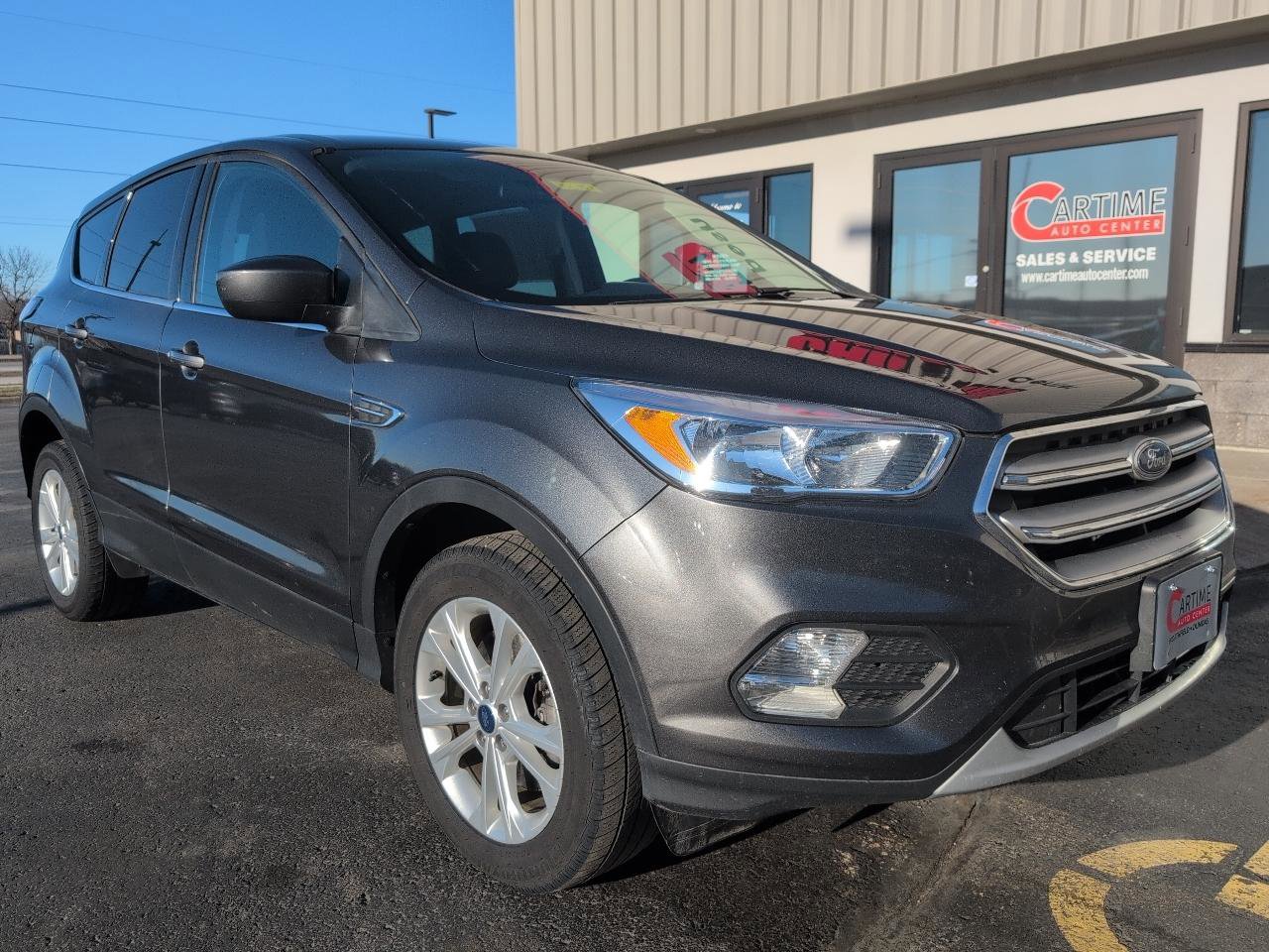 Used 2017 Ford Escape SE AWD/4WD image 2