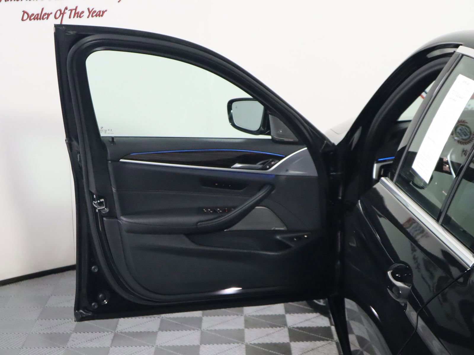 Used 2023 BMW 530e xDrive AWD/4WD image 24