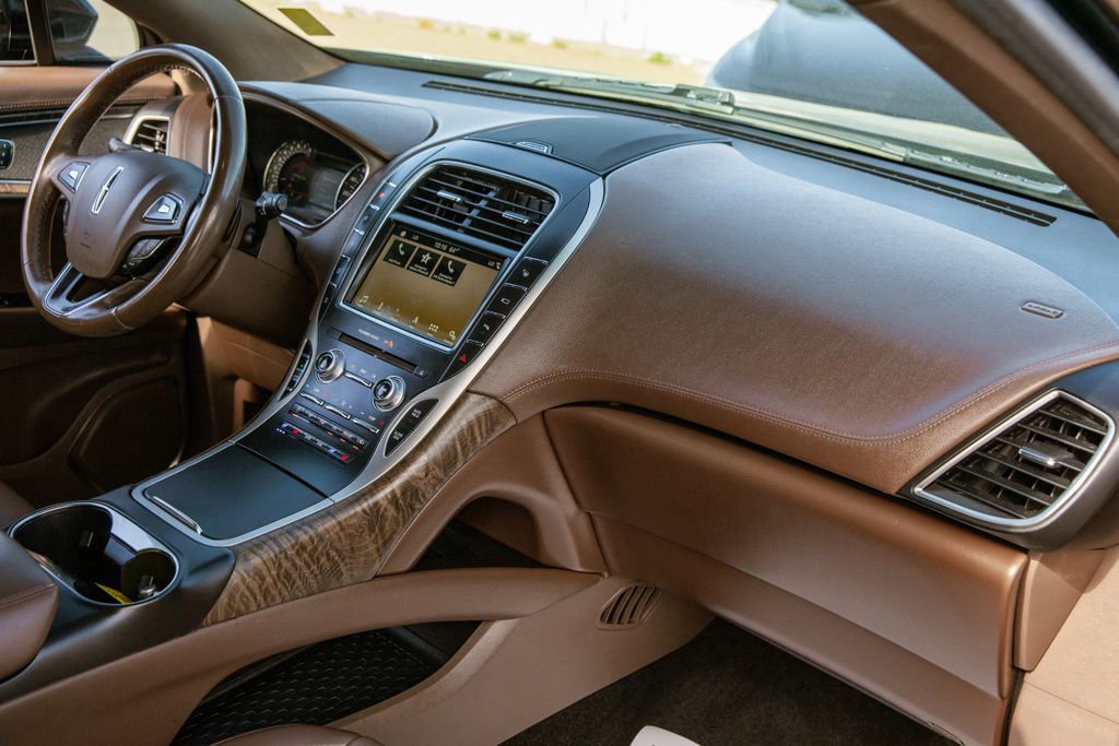 Used 2018 Lincoln MKX Reserve FWD image 11
