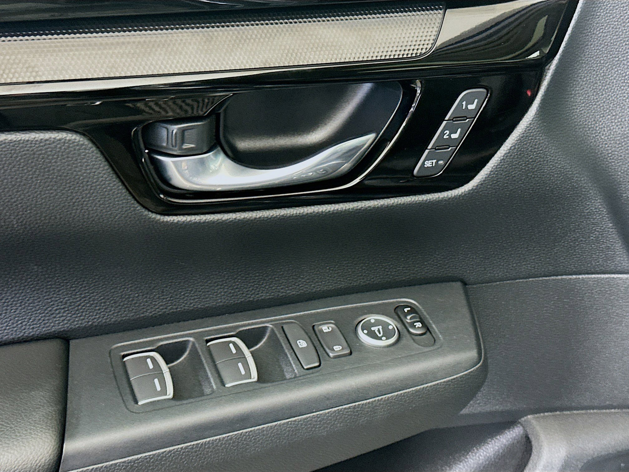 Used 2025 Honda CR-V EX-L image 15