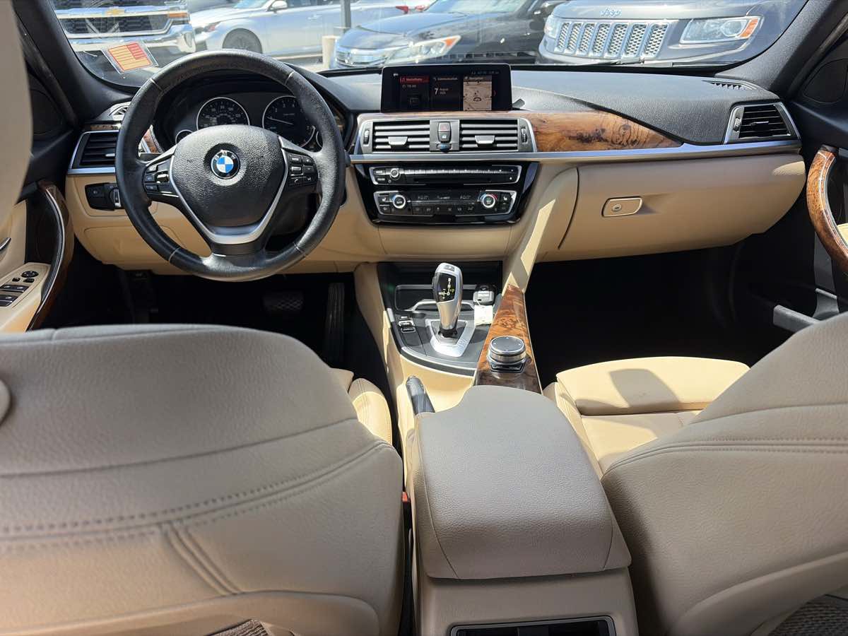Used 2018 BMW 320i Sedan RWD image 17