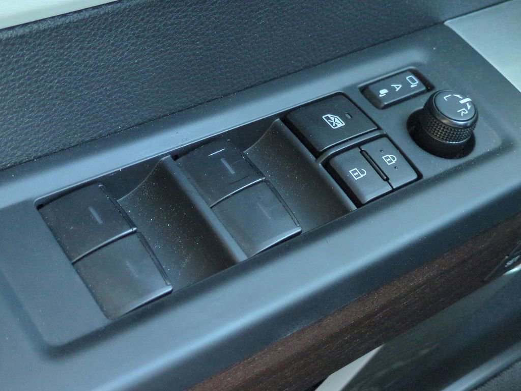 Used 2025 Toyota Sequoia Capstone image 29