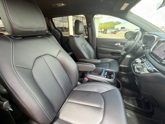 New 2026 Chrysler Voyager LX FWD image 28