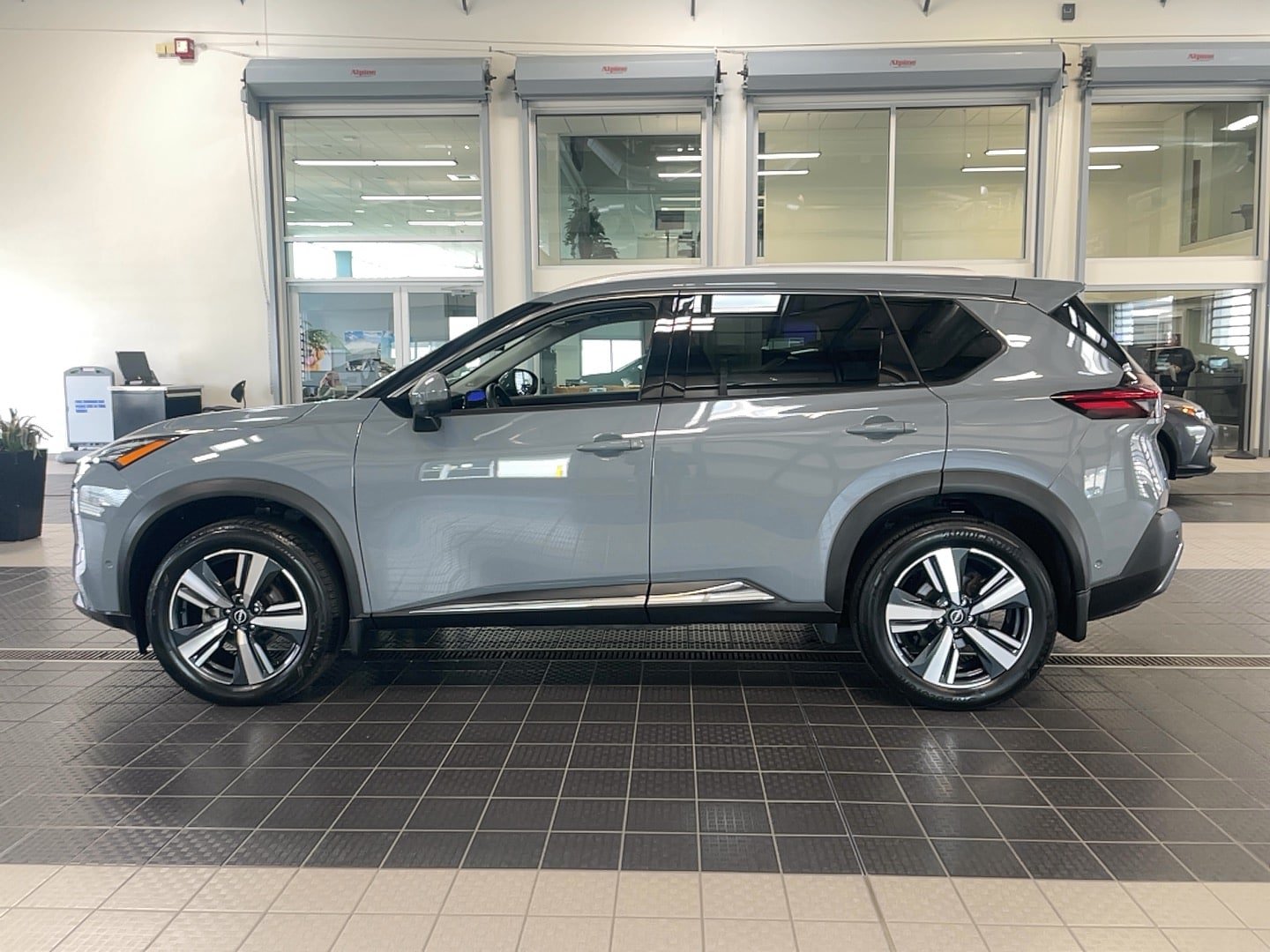Used 2023 Nissan Rogue SL w/ SL Premium Package AWD/4WD image 4