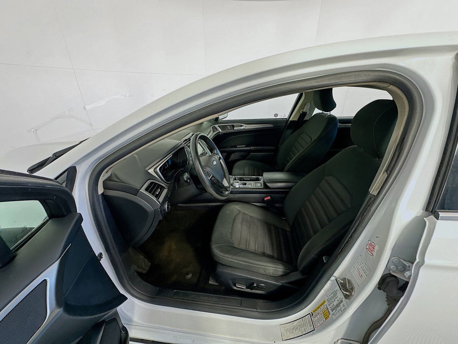 Used 2019 Ford Fusion SE FWD image 20