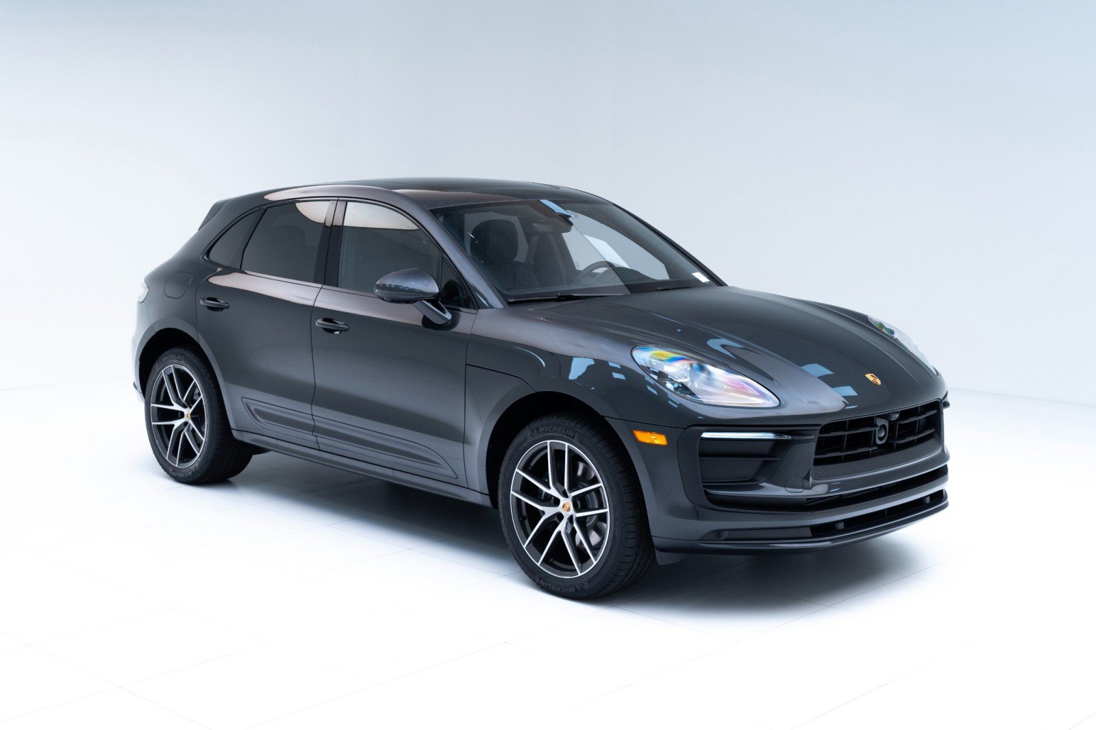 Certified 2025 Porsche Macan AWD/4WD image 7