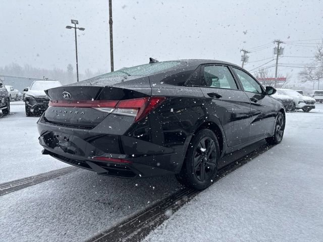 Used 2023 Hyundai Elantra SEL w/ Cargo Package image 2