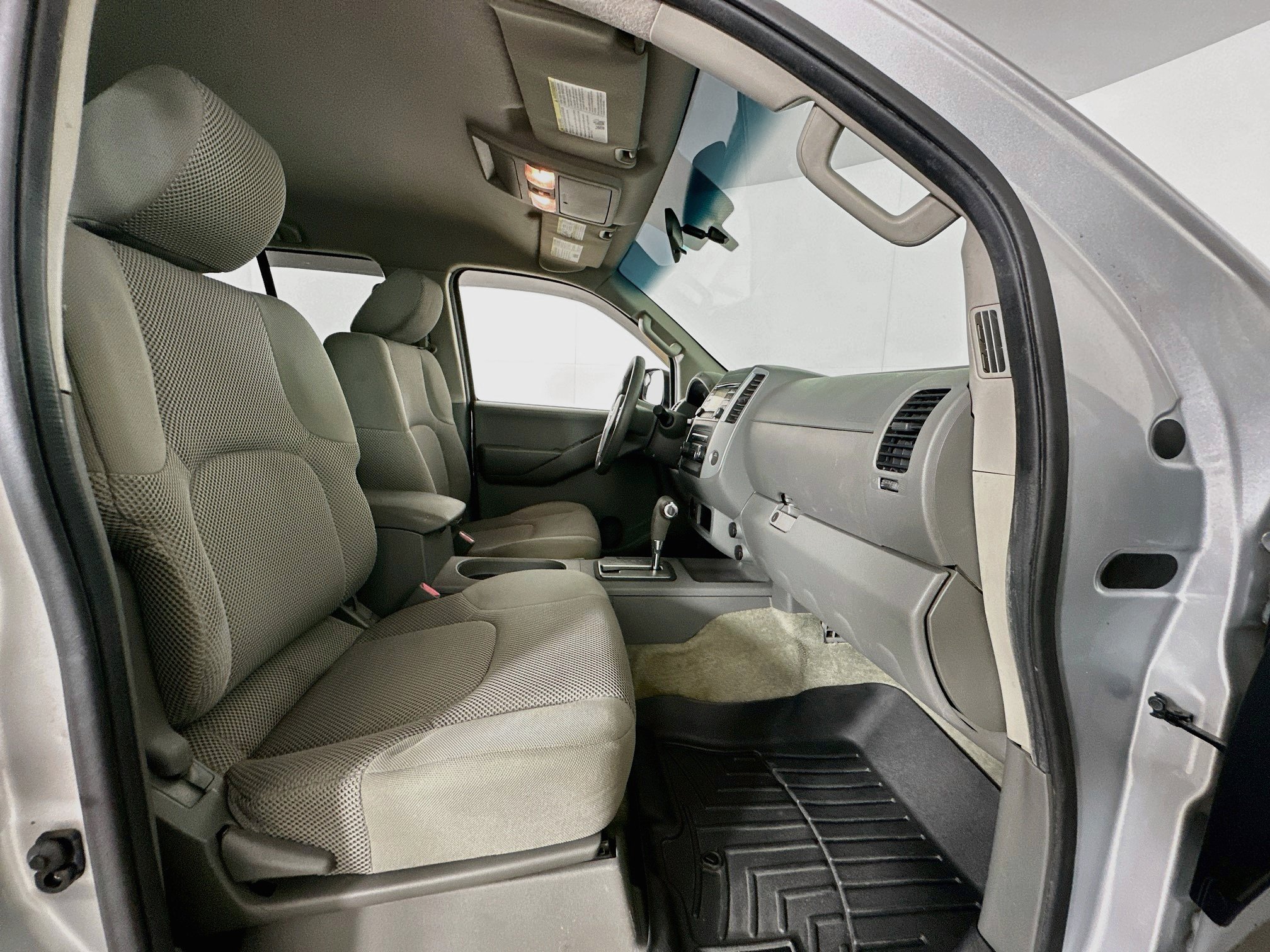 Used 2014 Nissan Frontier SV RWD image 28