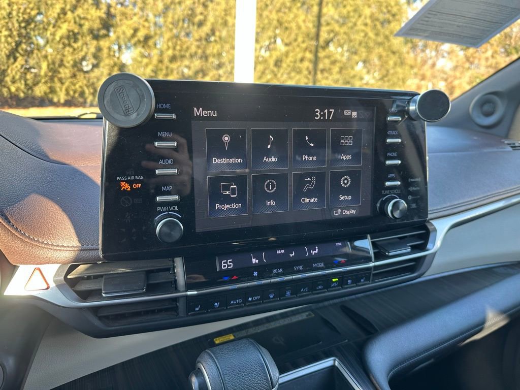 Used 2022 Toyota Sienna Platinum image 21