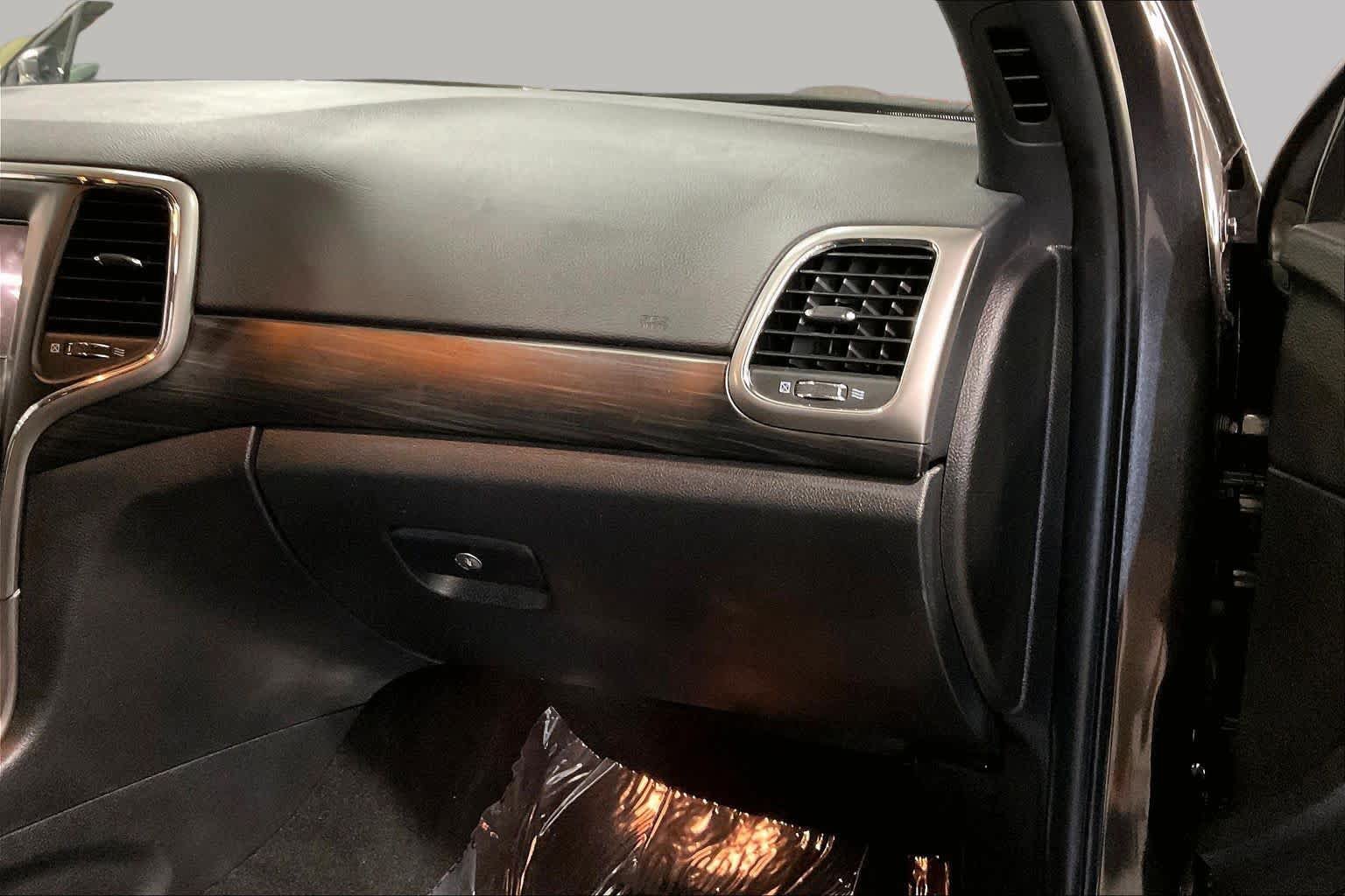 Used 2021 Jeep Grand Cherokee Laredo AWD/4WD image 18
