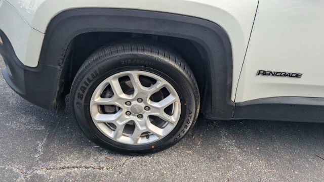 Used 2018 Jeep Renegade Latitude image 9