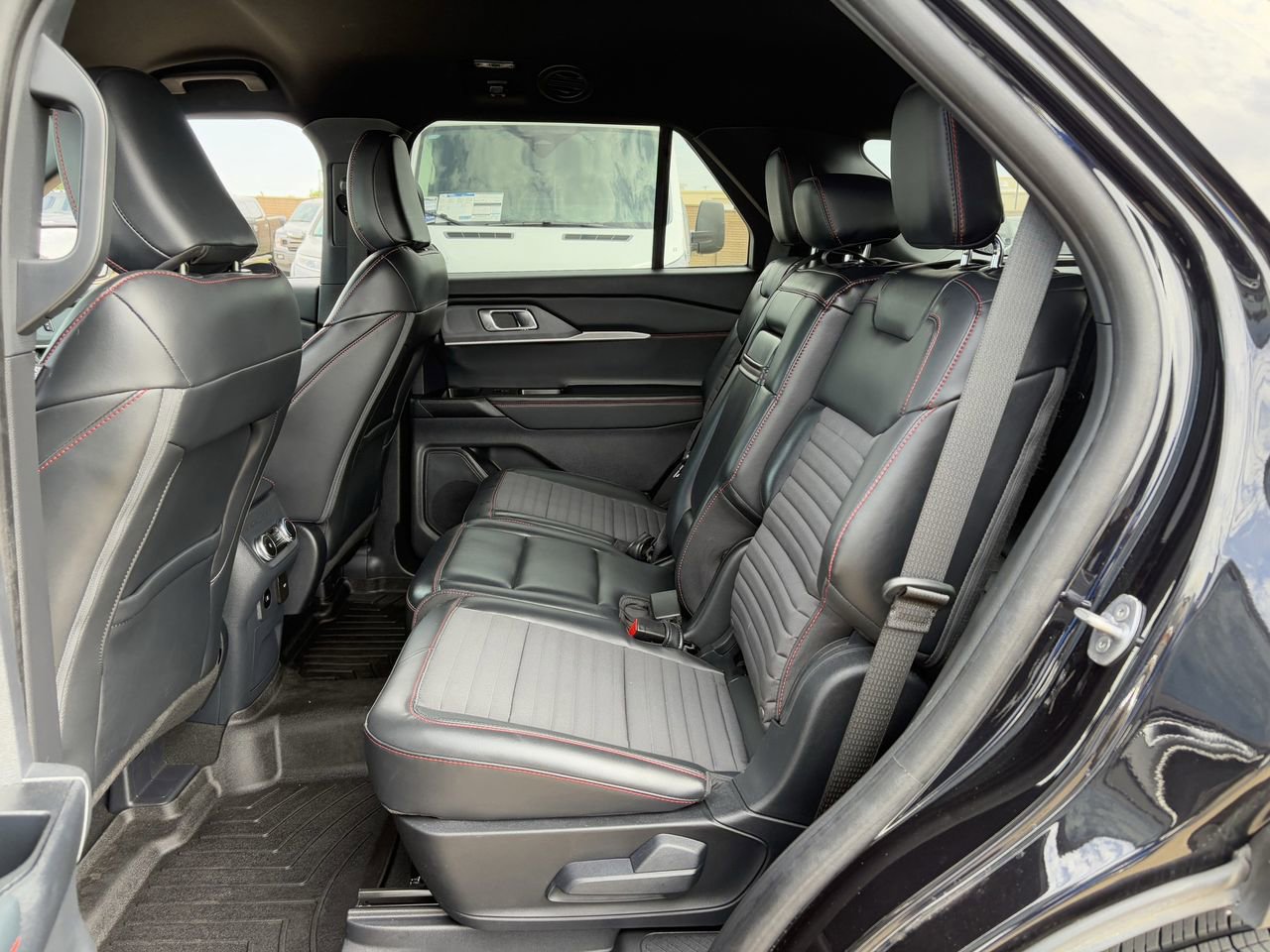 Used 2025 Ford Explorer ST-Line RWD image 27