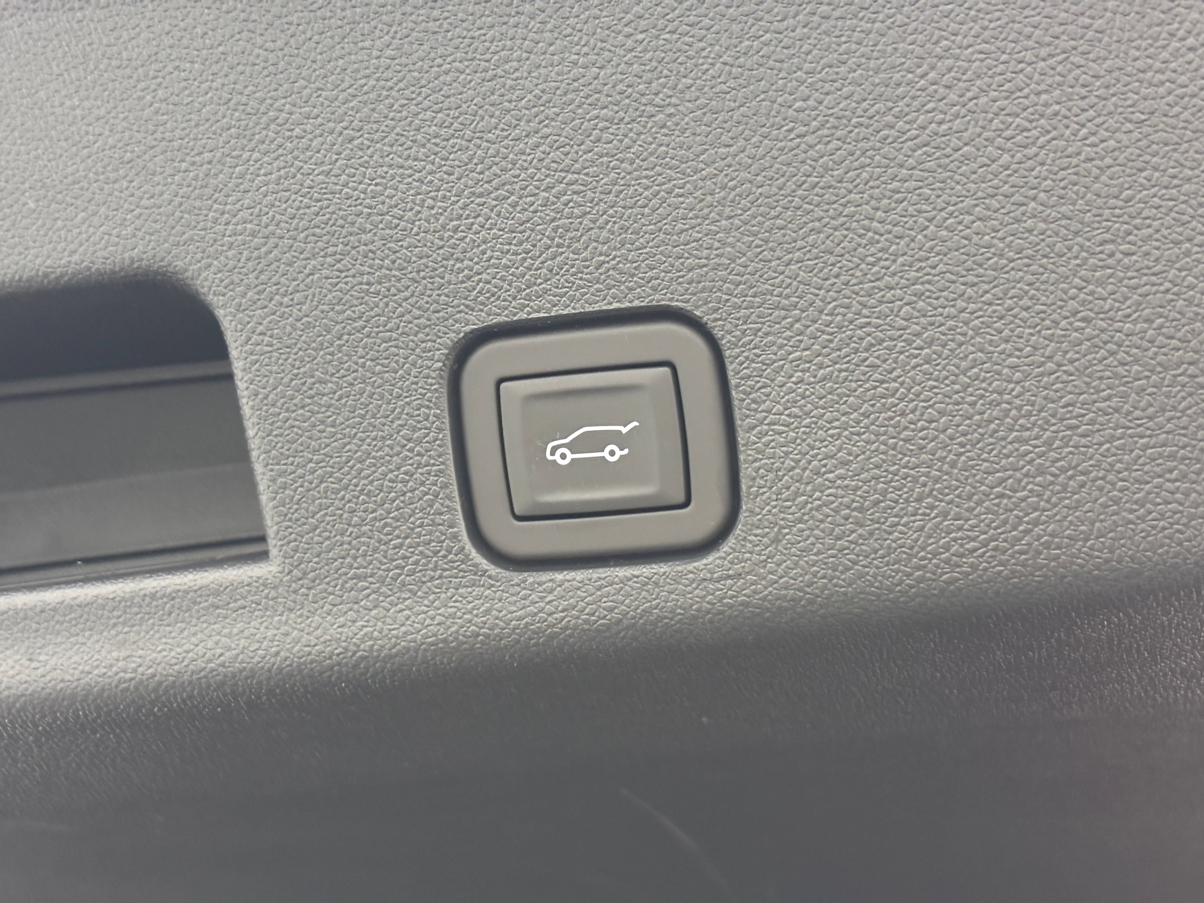 New 2026 GMC Acadia Denali Ultimate w/ LPO, Floor Liner Package AWD/4WD image 15